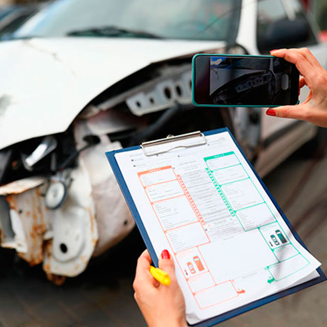 tasar coche accidentado